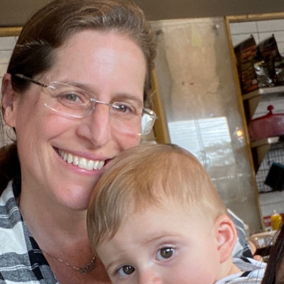 Meet your Posher, Jennifer - Picture 1 of 1